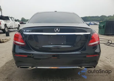 2017 Mercedes-Benz E 300 z USA, uszkodzony, nr VIN WDDZF4JB7HA234080